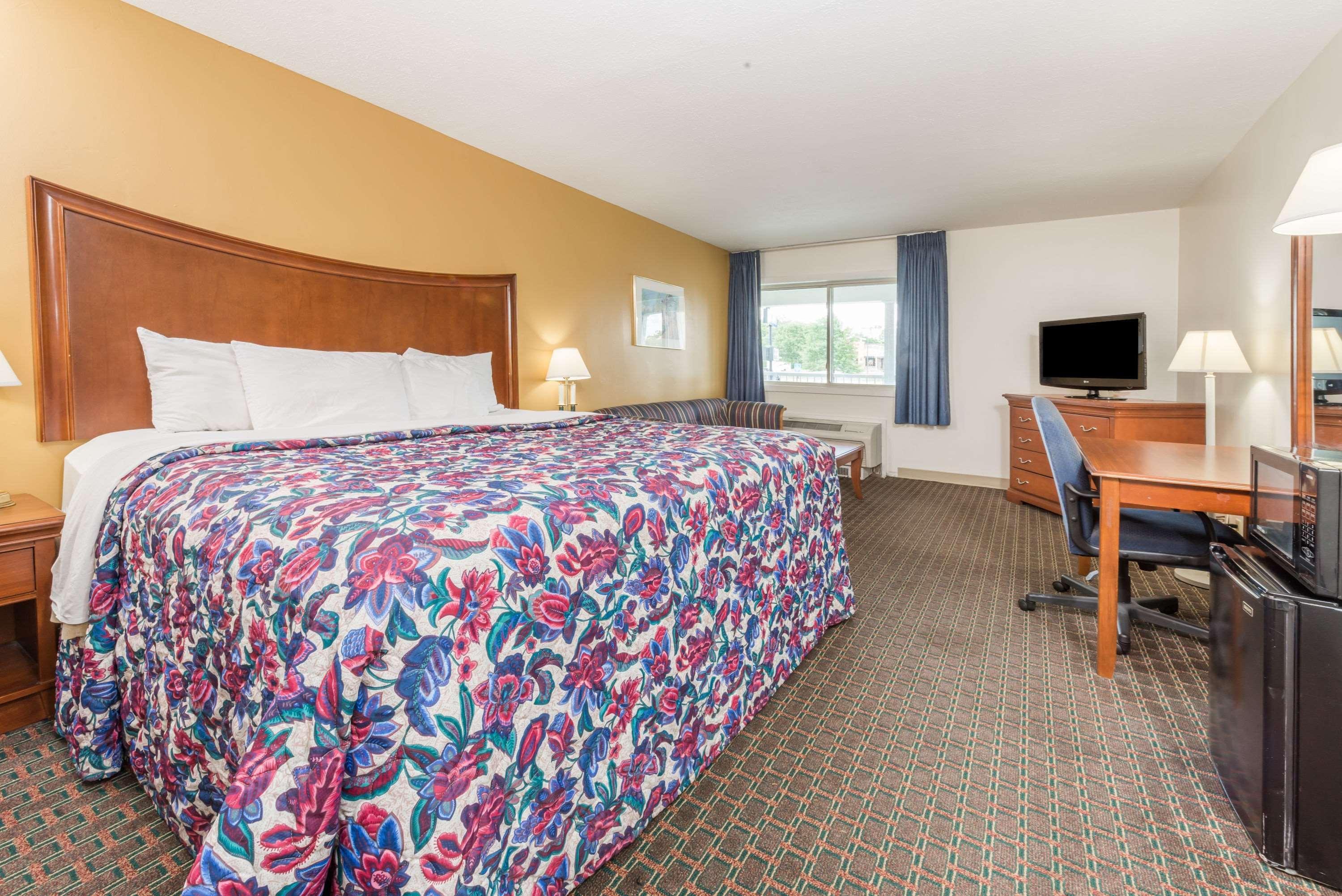 Days Inn By Wyndham Columbus In Luaran gambar